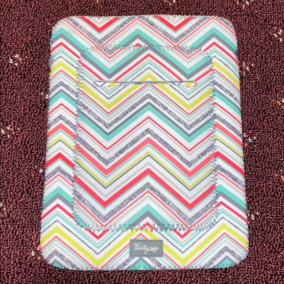 31 IPad/Tech Case - Picture 2 of 2